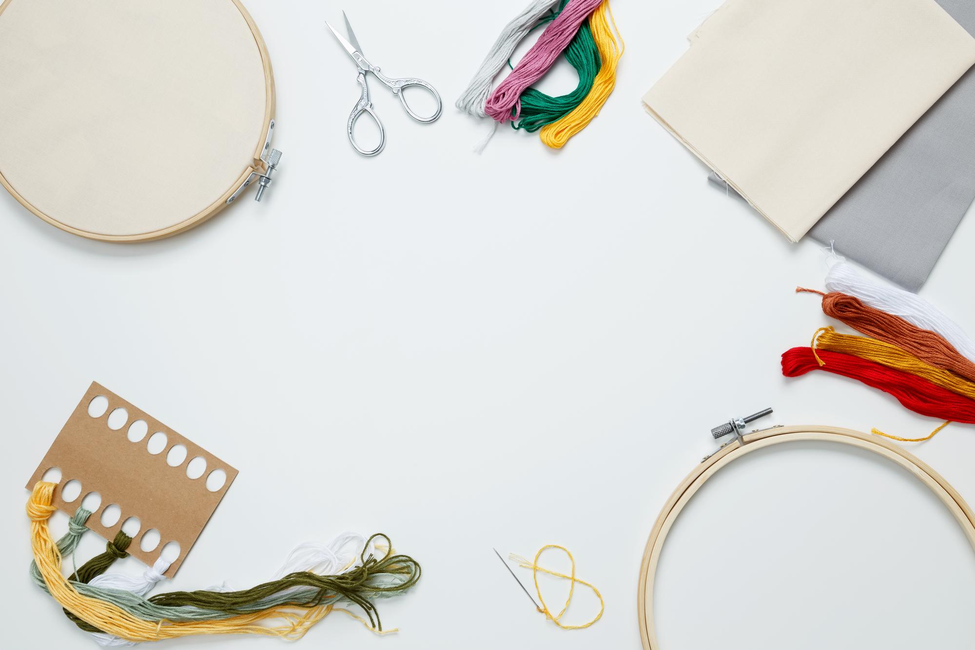 Workshop table with threads and hoop